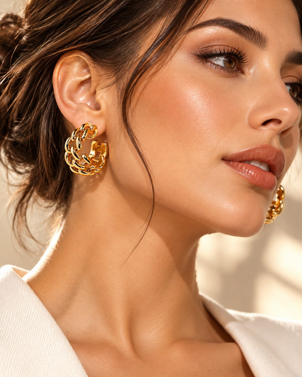 Boucles d’oreilles créoles maille dorées portées