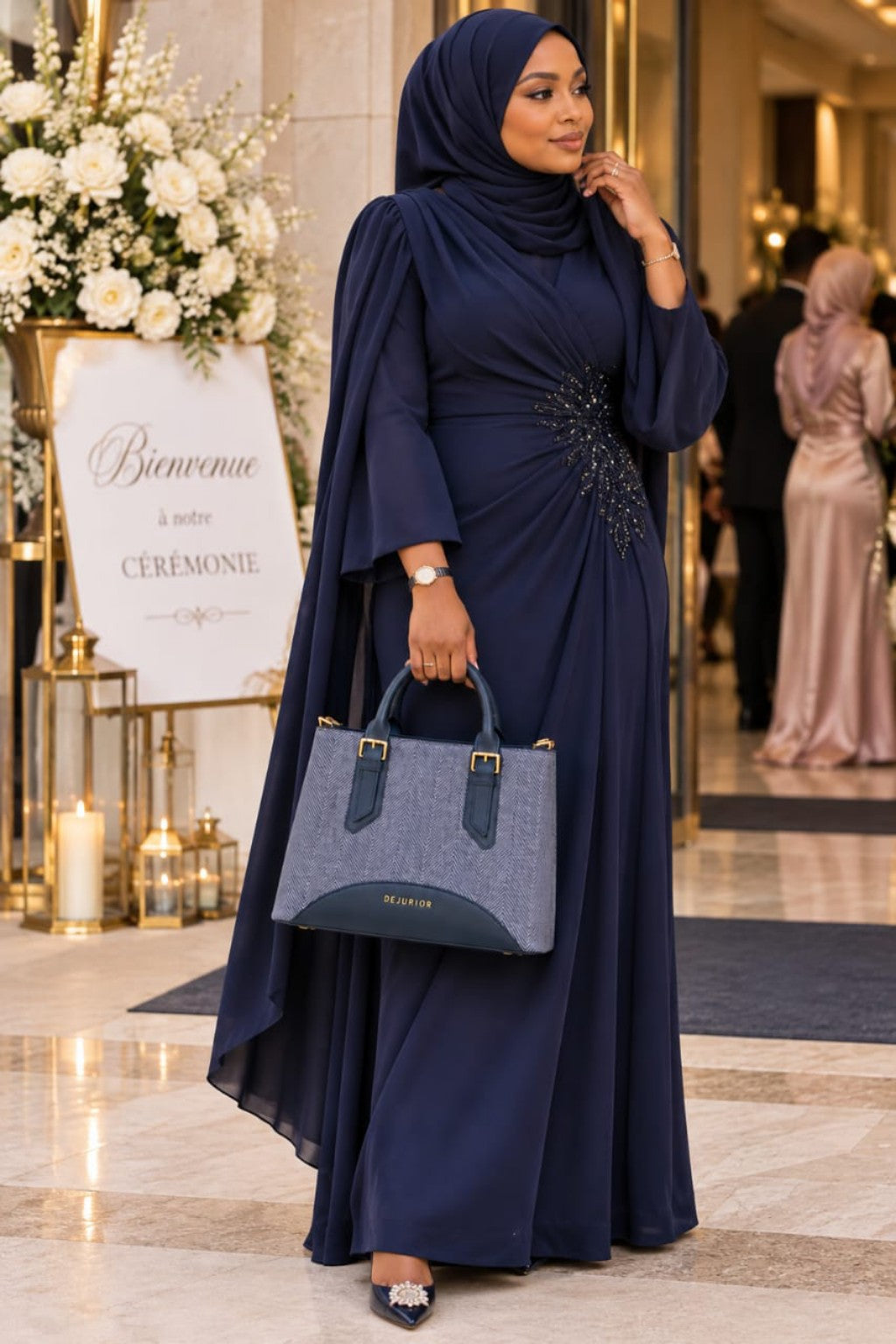 Sac QAZA bleu marine 28 cm porté lors d’une cérémonie